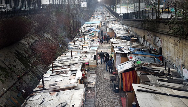 Calais, Paris… Les bidonvilles n’ont jamais disparu. Leur éradication est un mythe